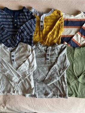 Old Navy Boy Toddler Long-Sleeve Shirt Bundle- 6 Tops. Size 2T